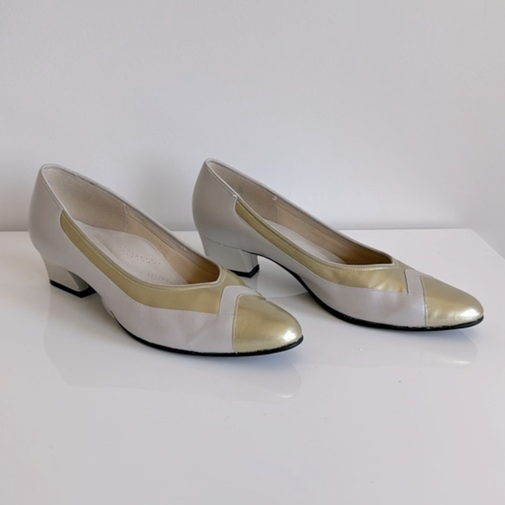 Natural Sport Women’s Pumps in tan leather with gold accents